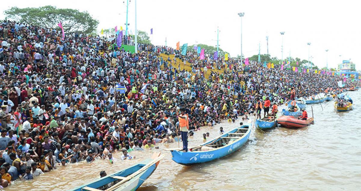 Pilgrims taking holy dip in Godavari on the penultimate day of Pushkaralu in Rajahmundry on Friday